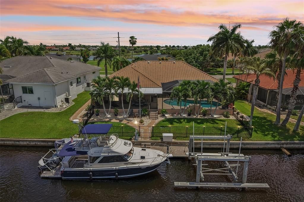 En Venta: $899,900 (3 camas, 2 baños, 2211 Pies cuadrados)