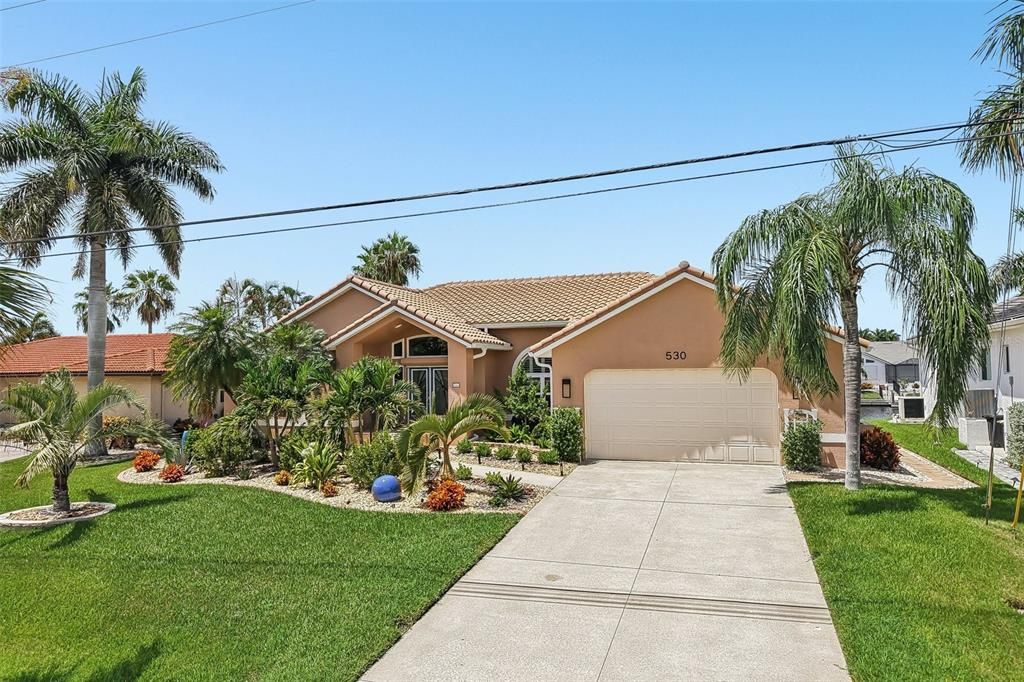 En Venta: $899,900 (3 camas, 2 baños, 2211 Pies cuadrados)