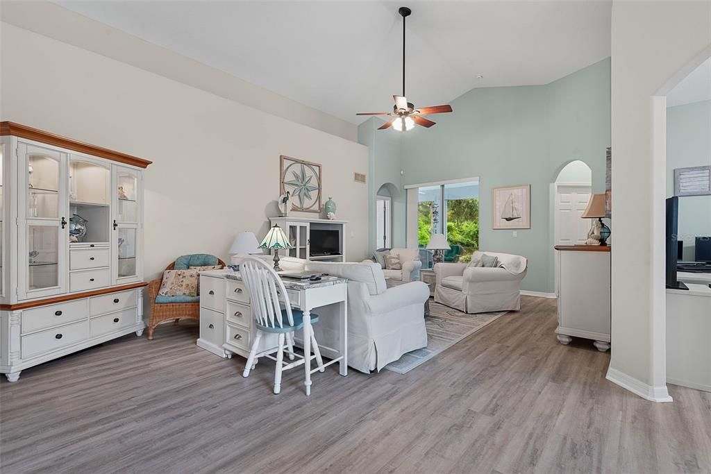 For Sale: $370,000 (2 beds, 2 baths, 1637 Square Feet)