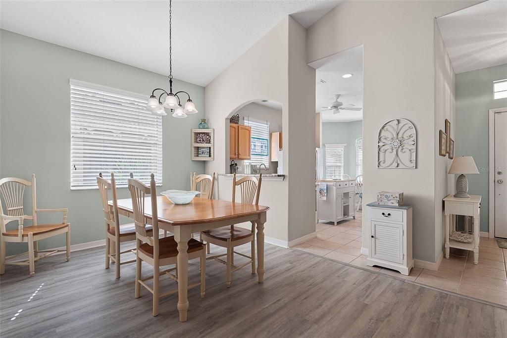 For Sale: $370,000 (2 beds, 2 baths, 1637 Square Feet)