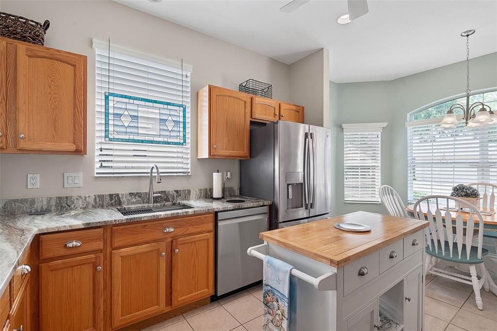 For Sale: $370,000 (2 beds, 2 baths, 1637 Square Feet)