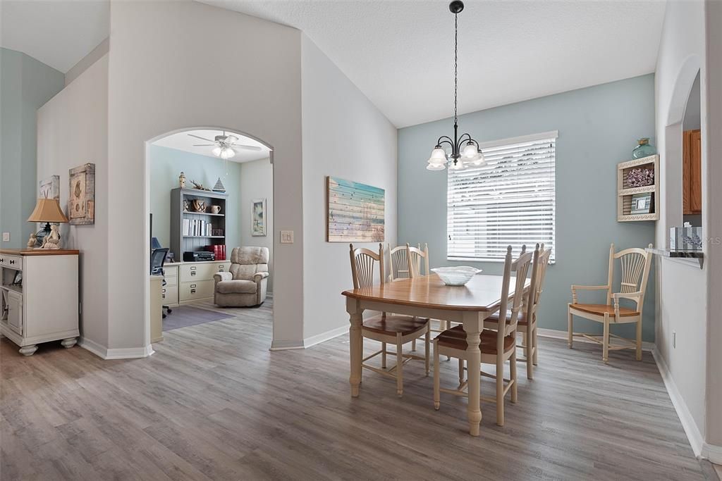 For Sale: $370,000 (2 beds, 2 baths, 1637 Square Feet)