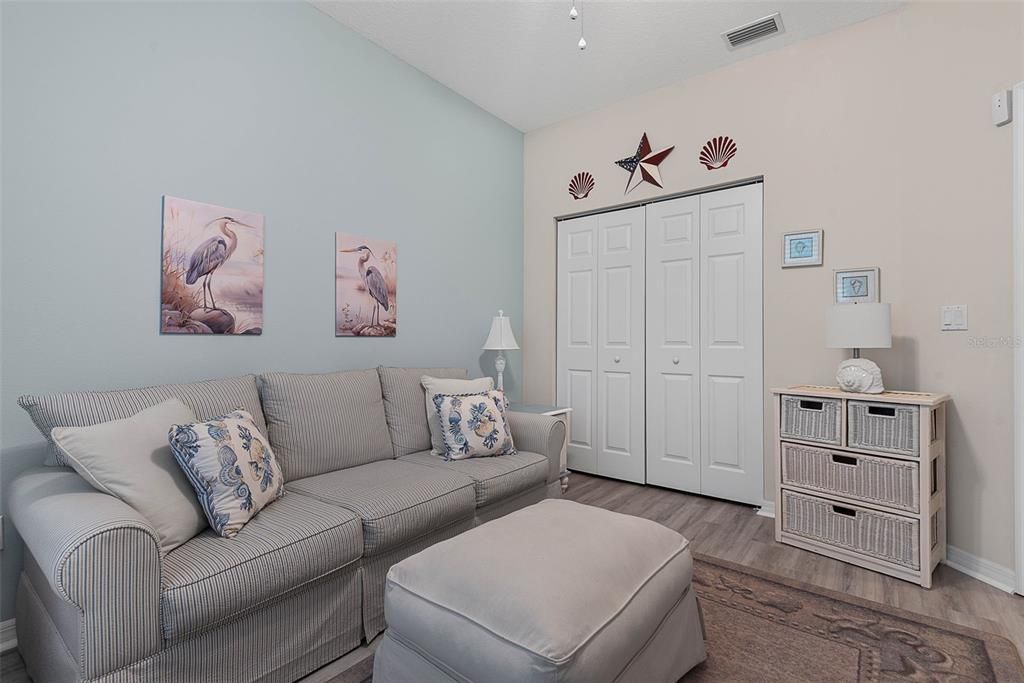 For Sale: $370,000 (2 beds, 2 baths, 1637 Square Feet)