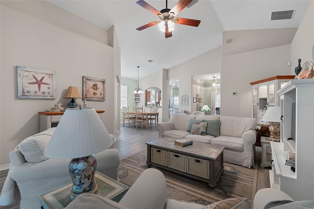 For Sale: $370,000 (2 beds, 2 baths, 1637 Square Feet)