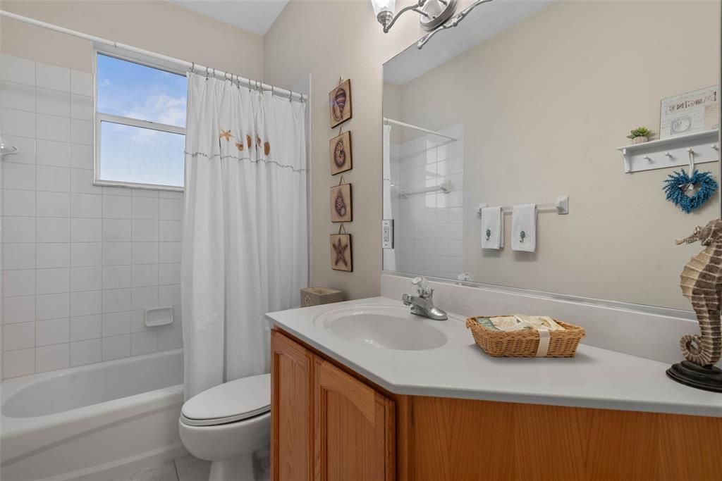 For Sale: $370,000 (2 beds, 2 baths, 1637 Square Feet)