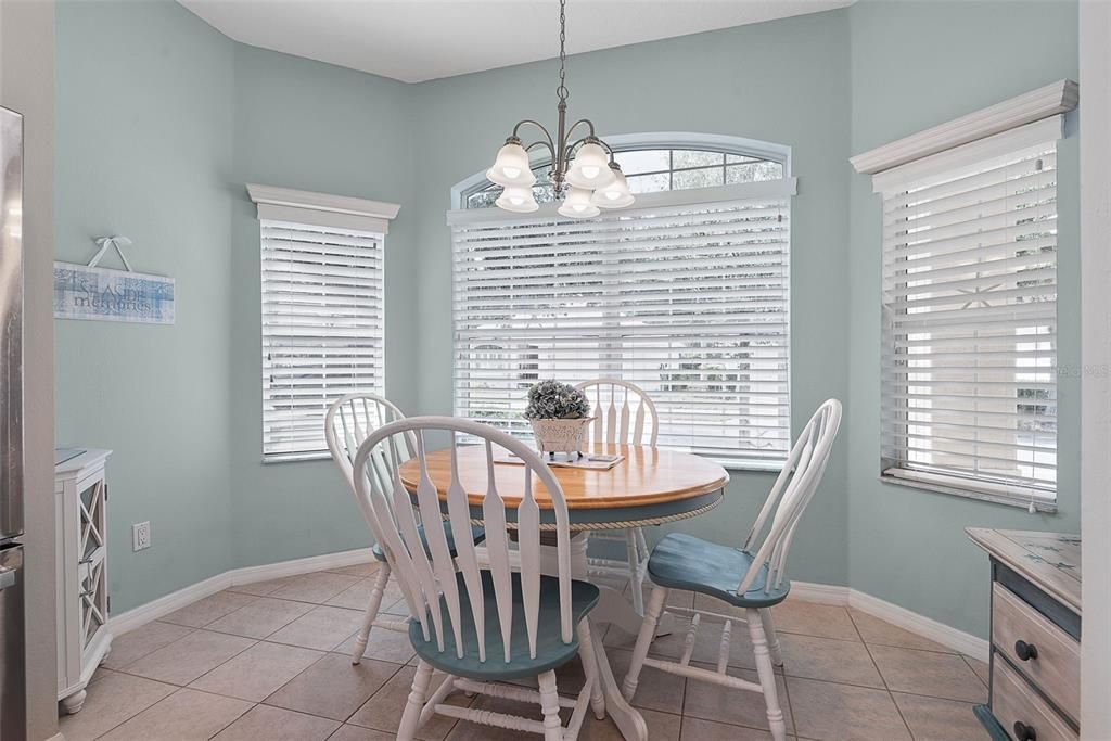 For Sale: $370,000 (2 beds, 2 baths, 1637 Square Feet)