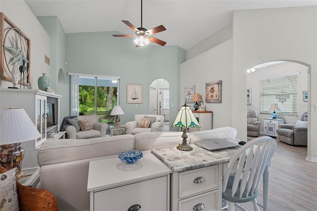 For Sale: $370,000 (2 beds, 2 baths, 1637 Square Feet)
