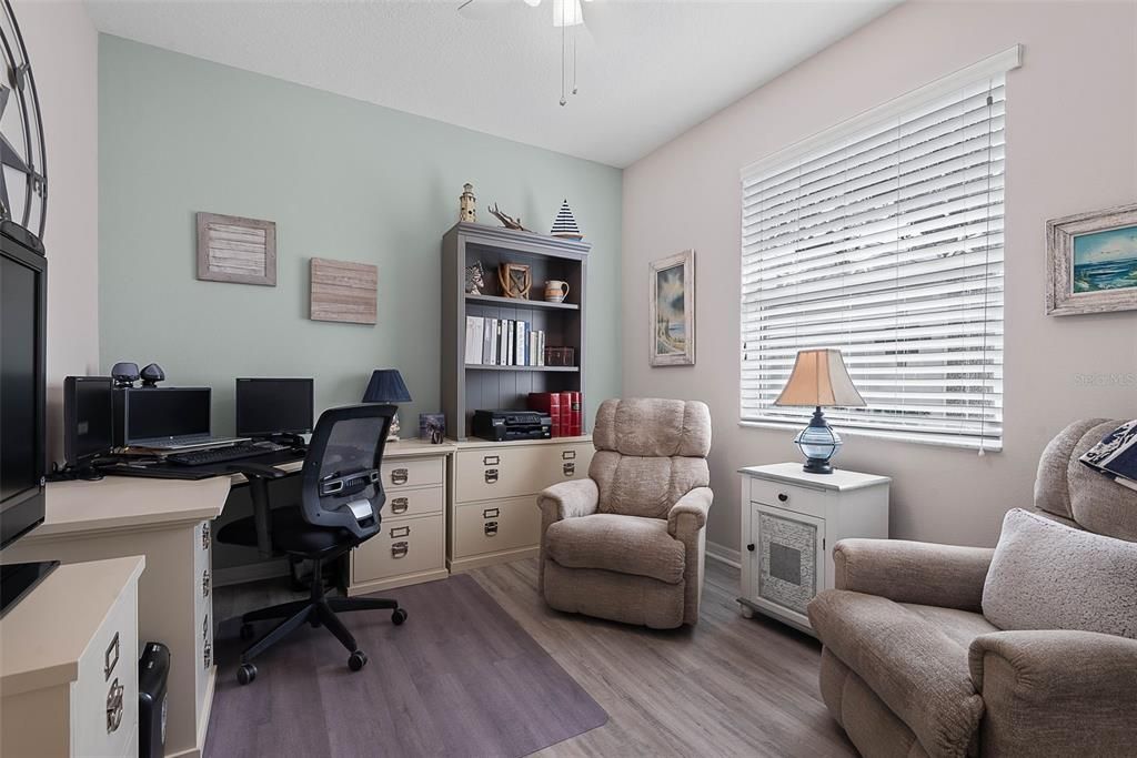 For Sale: $370,000 (2 beds, 2 baths, 1637 Square Feet)