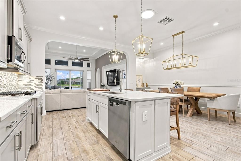En Venta: $524,900 (3 camas, 2 baños, 2271 Pies cuadrados)