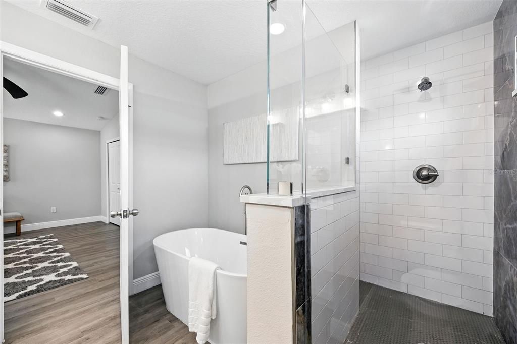 For Sale: $560,000 (3 beds, 2 baths, 1821 Square Feet)