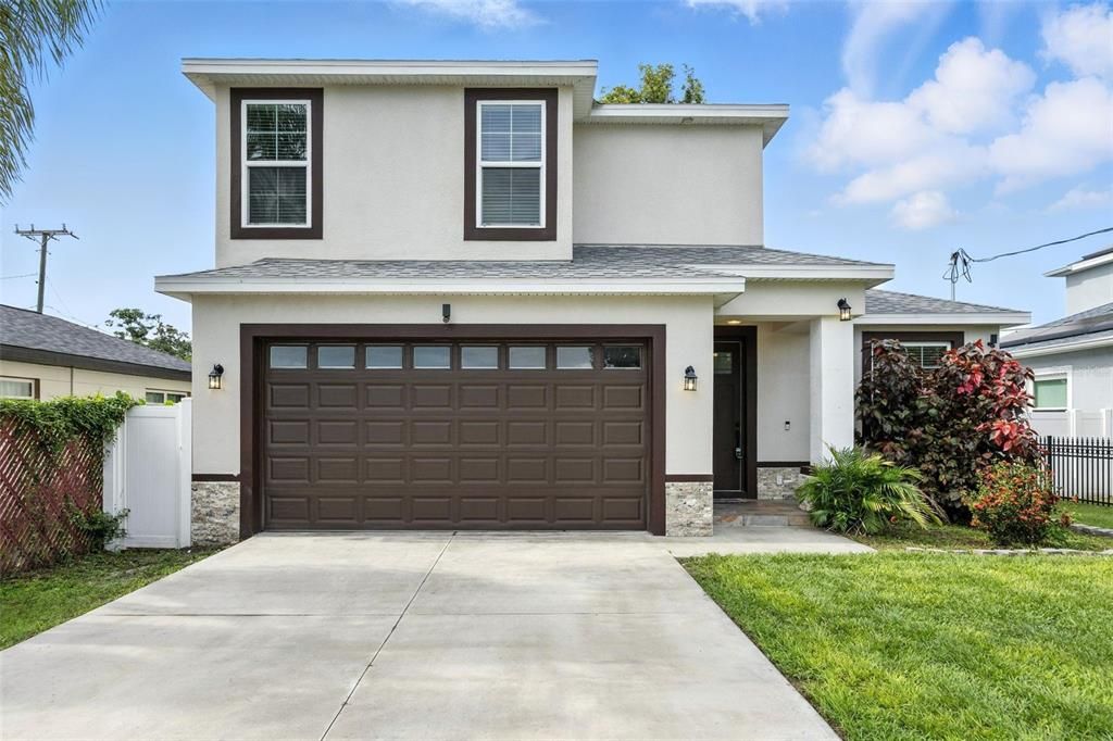 For Sale: $560,000 (3 beds, 2 baths, 1821 Square Feet)