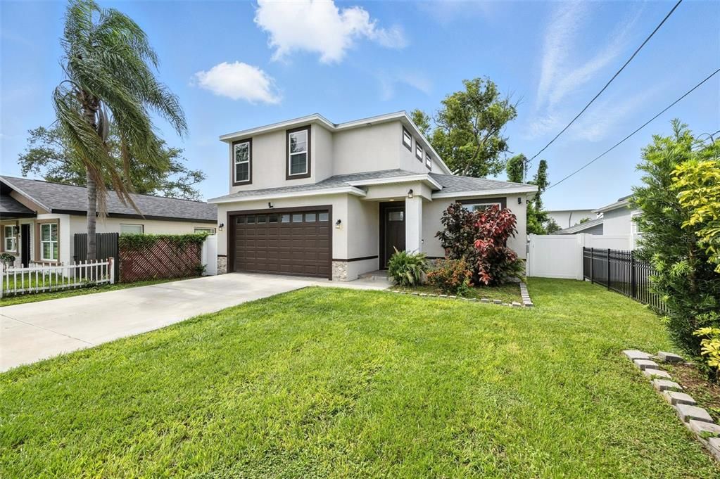 For Sale: $560,000 (3 beds, 2 baths, 1821 Square Feet)