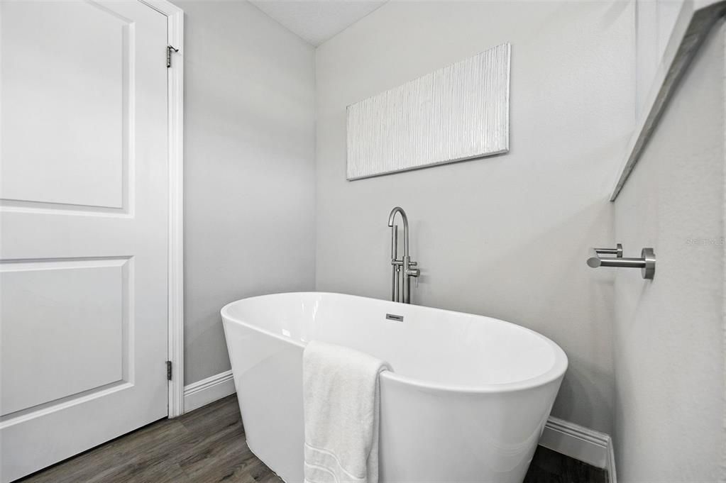For Sale: $560,000 (3 beds, 2 baths, 1821 Square Feet)