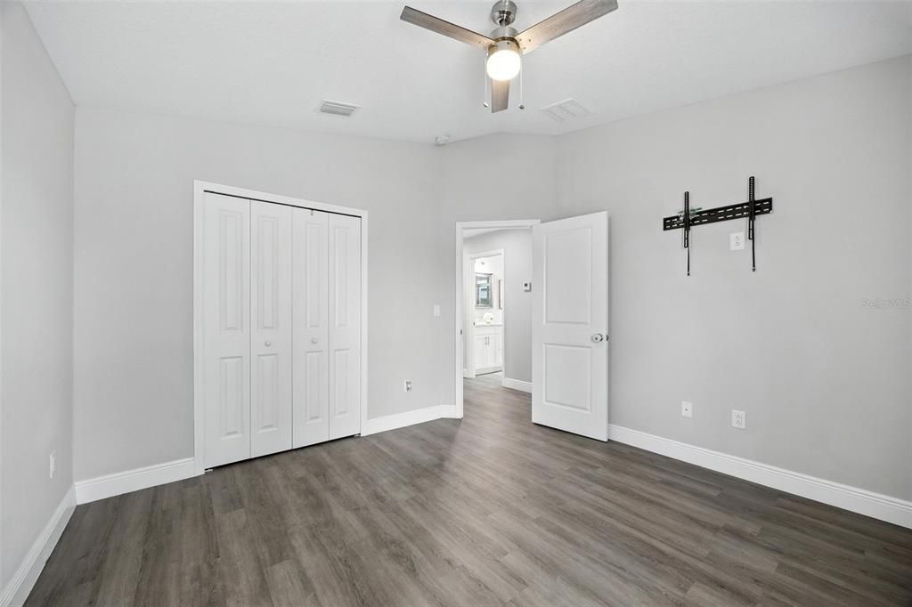For Sale: $560,000 (3 beds, 2 baths, 1821 Square Feet)