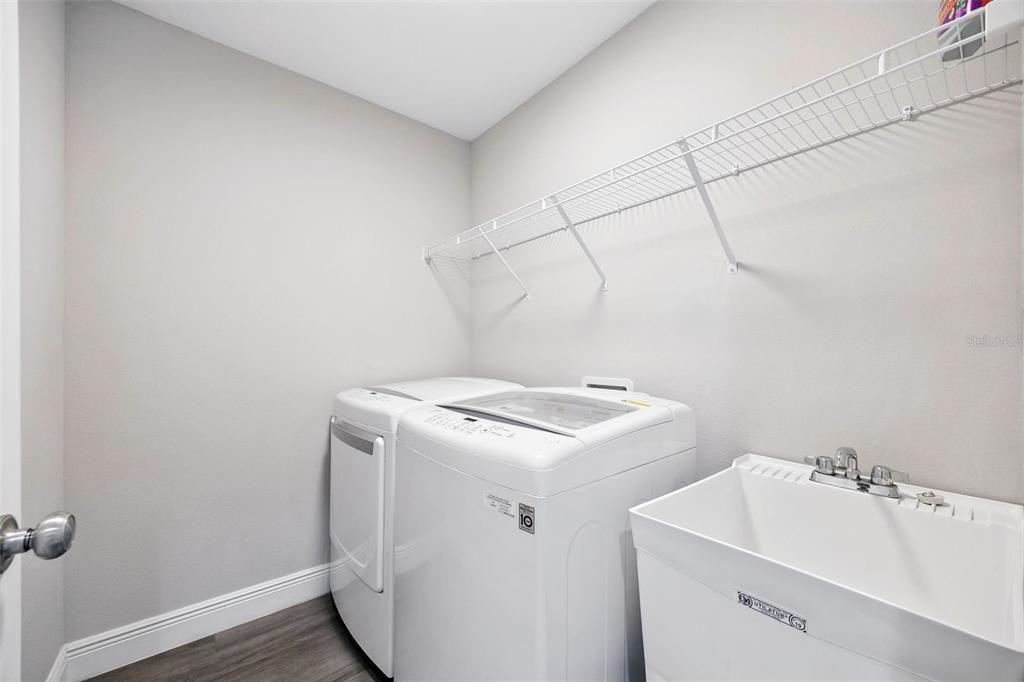 For Sale: $560,000 (3 beds, 2 baths, 1821 Square Feet)