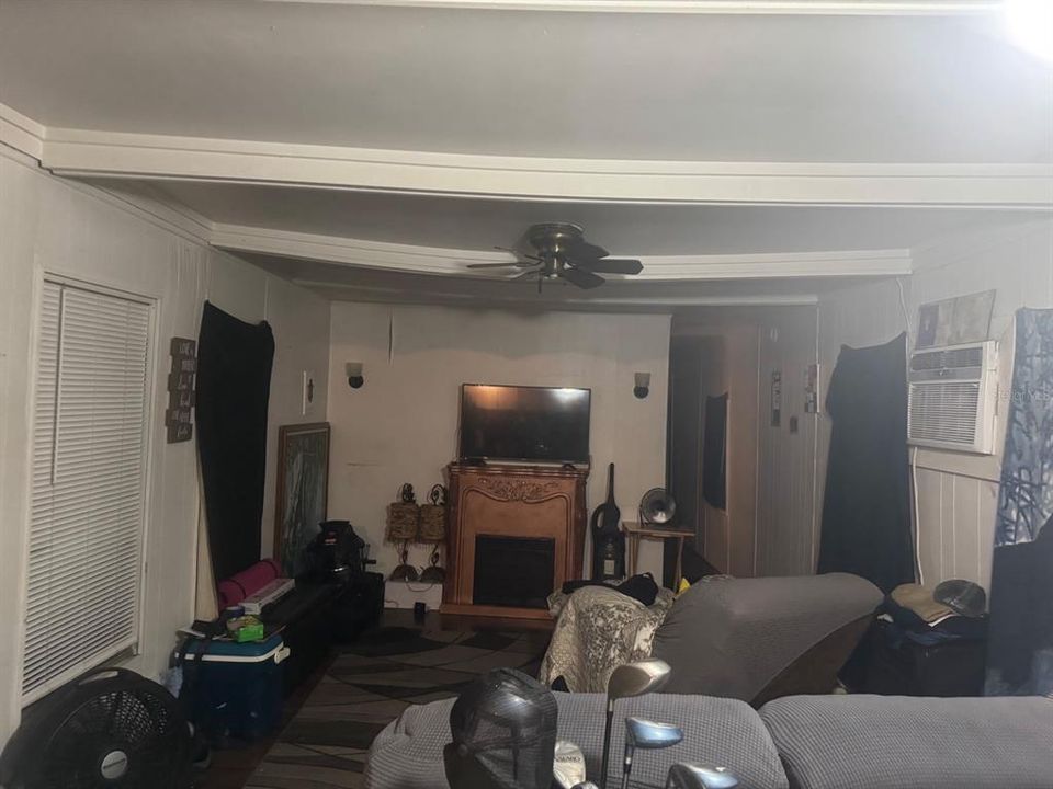 For Sale: $234,000 (8 beds, 4 baths, 720 Square Feet)