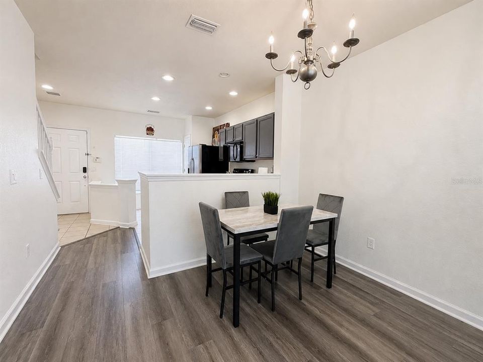 For Sale: $199,990 (2 beds, 2 baths, 1134 Square Feet)