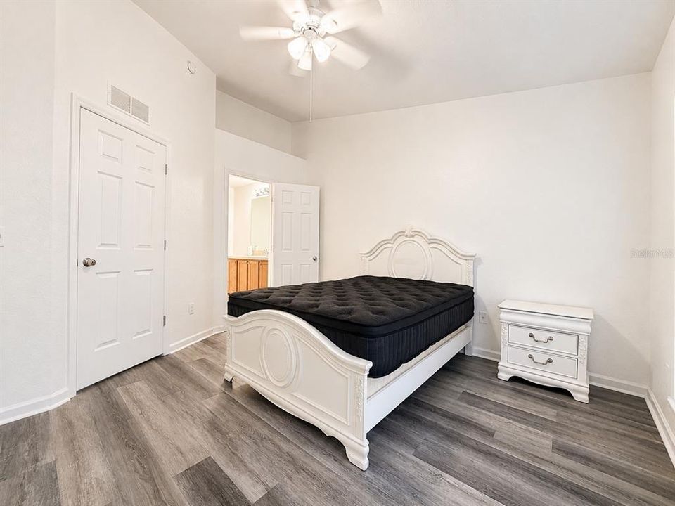 For Sale: $199,990 (2 beds, 2 baths, 1134 Square Feet)