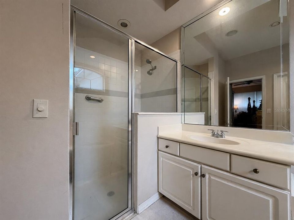 For Sale: $725,000 (5 beds, 4 baths, 2546 Square Feet)