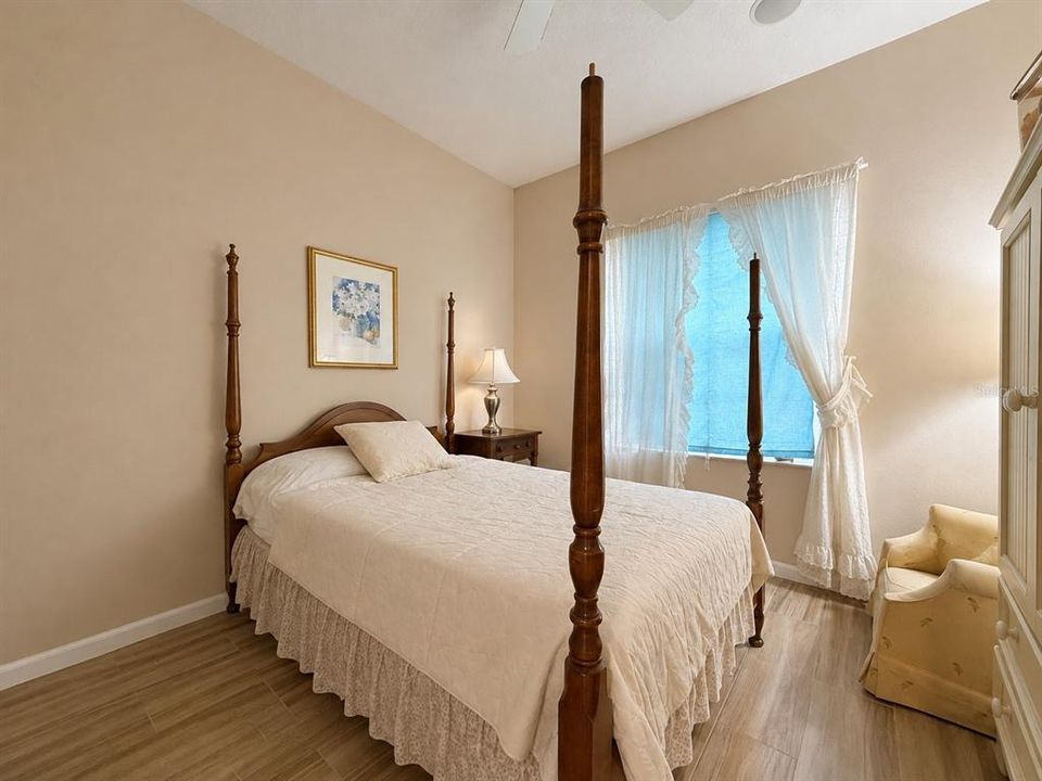 For Sale: $725,000 (5 beds, 4 baths, 2546 Square Feet)