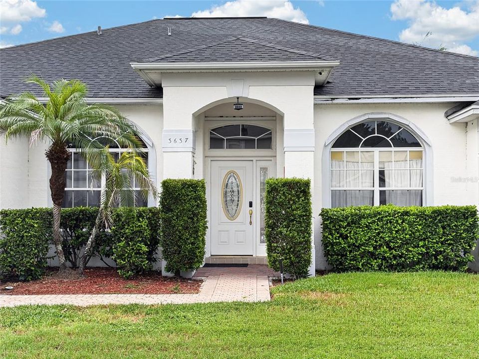For Sale: $725,000 (5 beds, 4 baths, 2546 Square Feet)