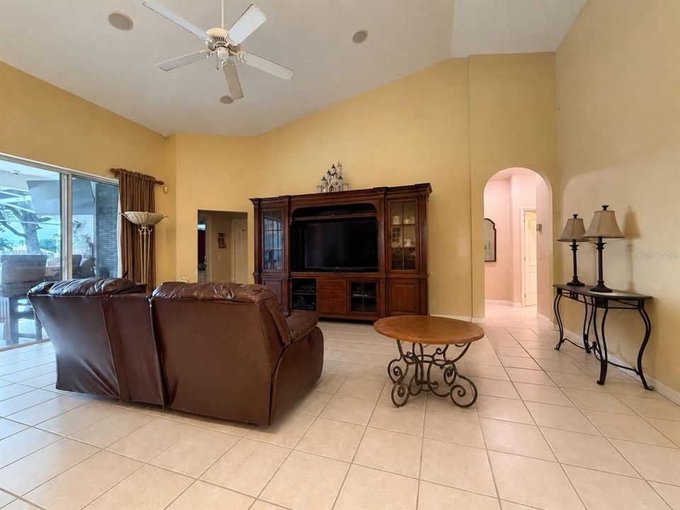 For Sale: $725,000 (5 beds, 4 baths, 2546 Square Feet)