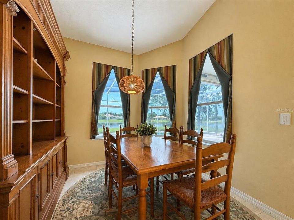 For Sale: $725,000 (5 beds, 4 baths, 2546 Square Feet)