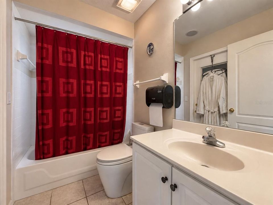 For Sale: $725,000 (5 beds, 4 baths, 2546 Square Feet)