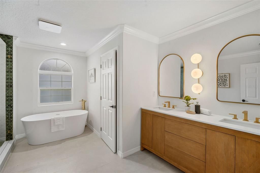 En Venta: $1,599,000 (4 camas, 2 baños, 2709 Pies cuadrados)