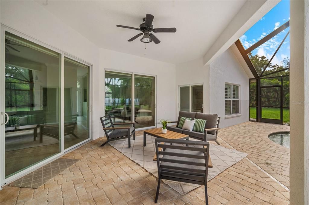 En Venta: $1,599,000 (4 camas, 2 baños, 2709 Pies cuadrados)