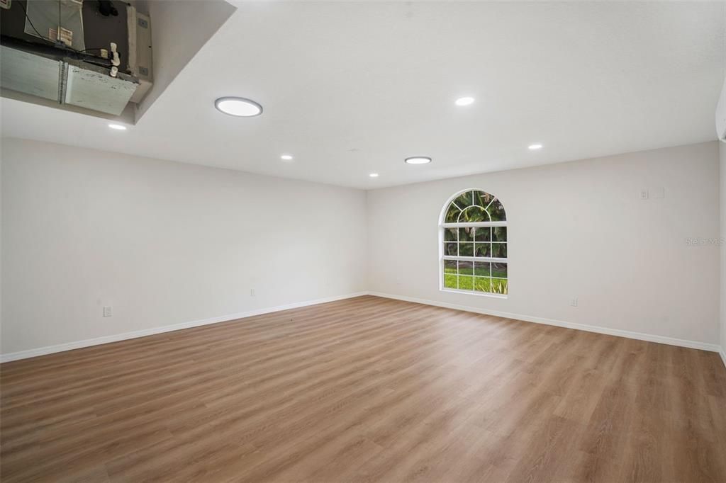 En Venta: $1,599,000 (4 camas, 2 baños, 2709 Pies cuadrados)