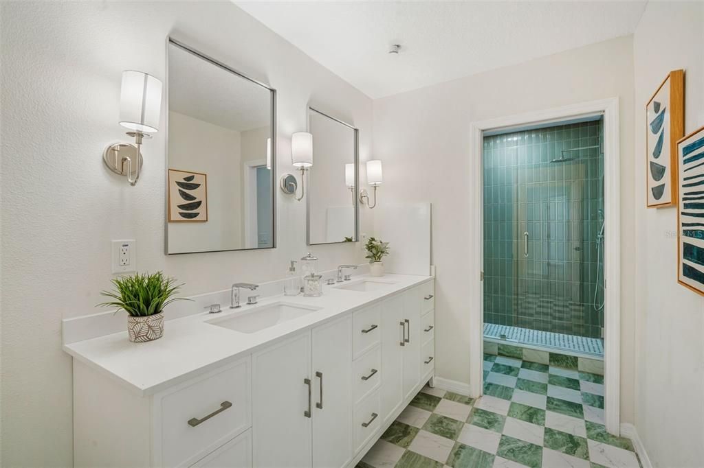 En Venta: $1,599,000 (4 camas, 2 baños, 2709 Pies cuadrados)