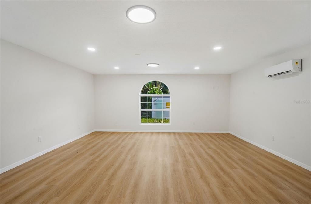 En Venta: $1,599,000 (4 camas, 2 baños, 2709 Pies cuadrados)