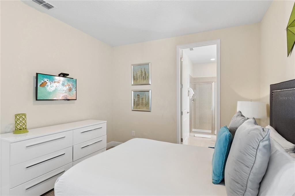 For Sale: $849,000 (5 beds, 5 baths, 3328 Square Feet)