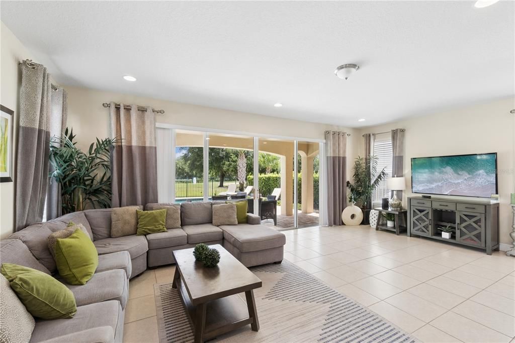 For Sale: $849,000 (5 beds, 5 baths, 3328 Square Feet)