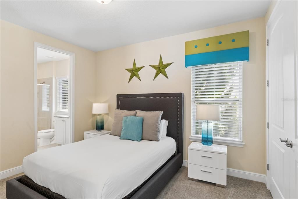 For Sale: $849,000 (5 beds, 5 baths, 3328 Square Feet)