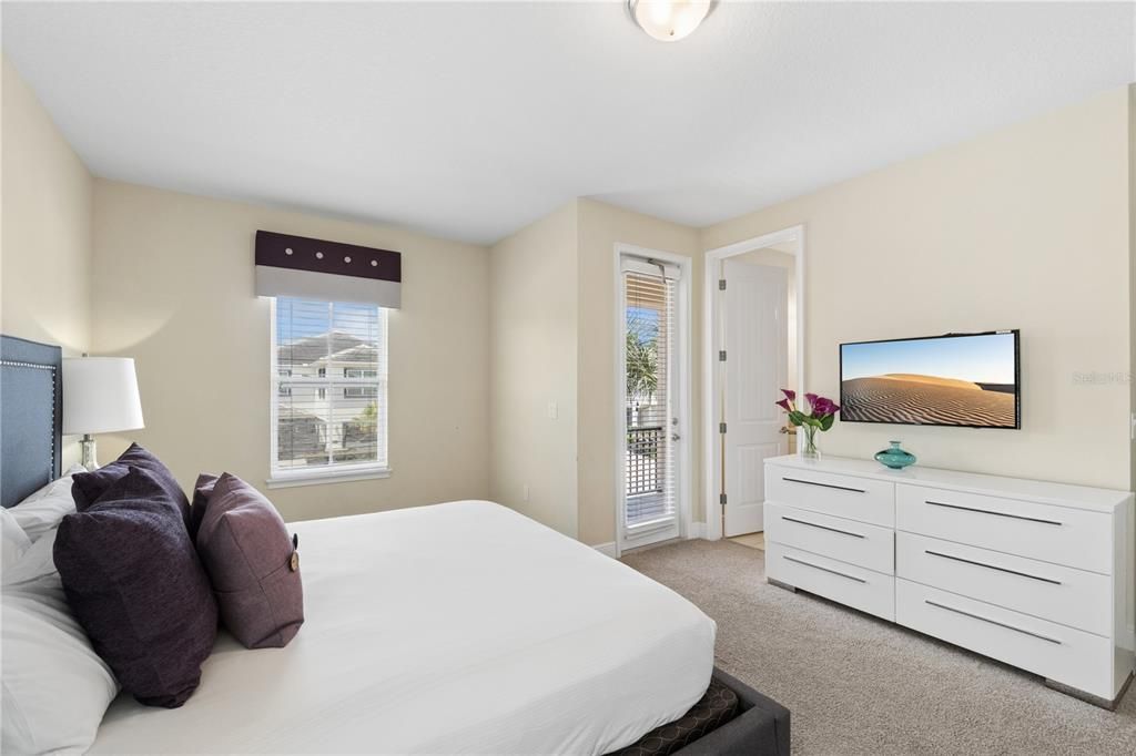 For Sale: $849,000 (5 beds, 5 baths, 3328 Square Feet)
