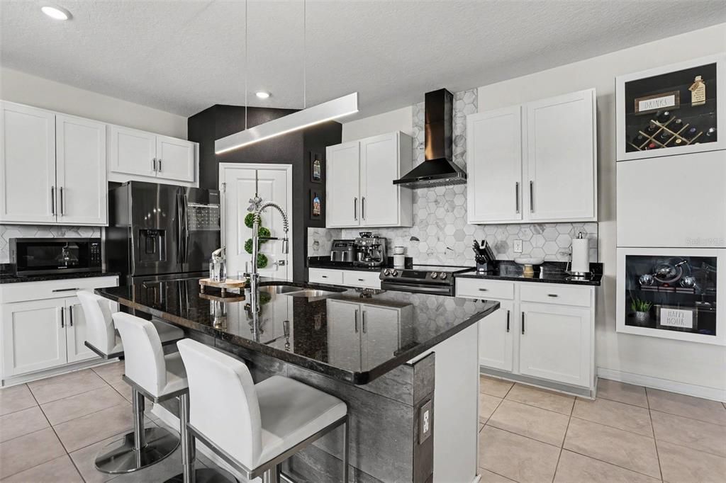 For Rent: $2,575 (3 beds, 2 baths, 1970 Square Feet)