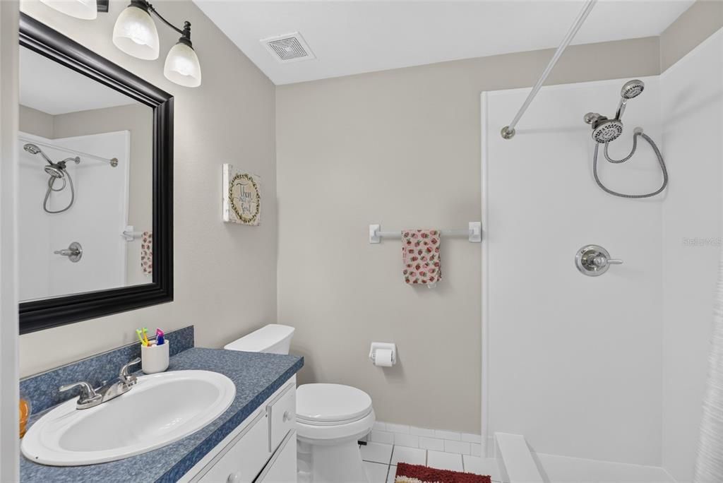 For Sale: $235,000 (3 beds, 2 baths, 1296 Square Feet)