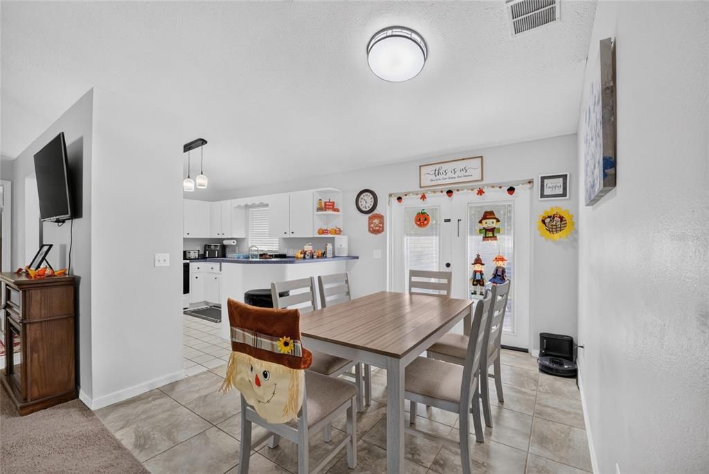 For Sale: $235,000 (3 beds, 2 baths, 1296 Square Feet)