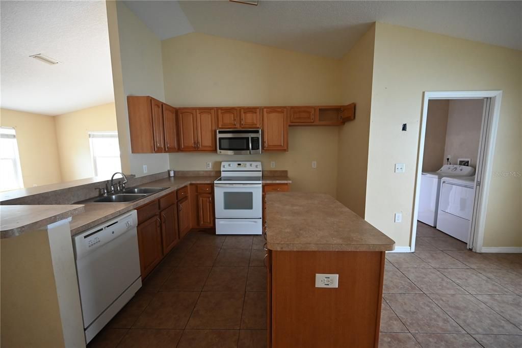 En Venta: $330,000 (3 camas, 2 baños, 1419 Pies cuadrados)