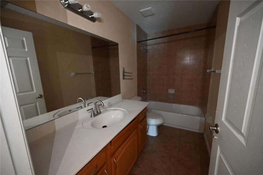 En Venta: $330,000 (3 camas, 2 baños, 1419 Pies cuadrados)