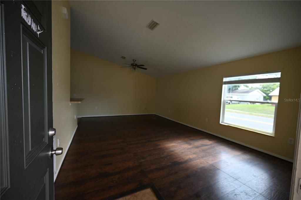 En Venta: $330,000 (3 camas, 2 baños, 1419 Pies cuadrados)