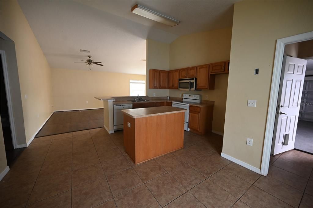 En Venta: $330,000 (3 camas, 2 baños, 1419 Pies cuadrados)
