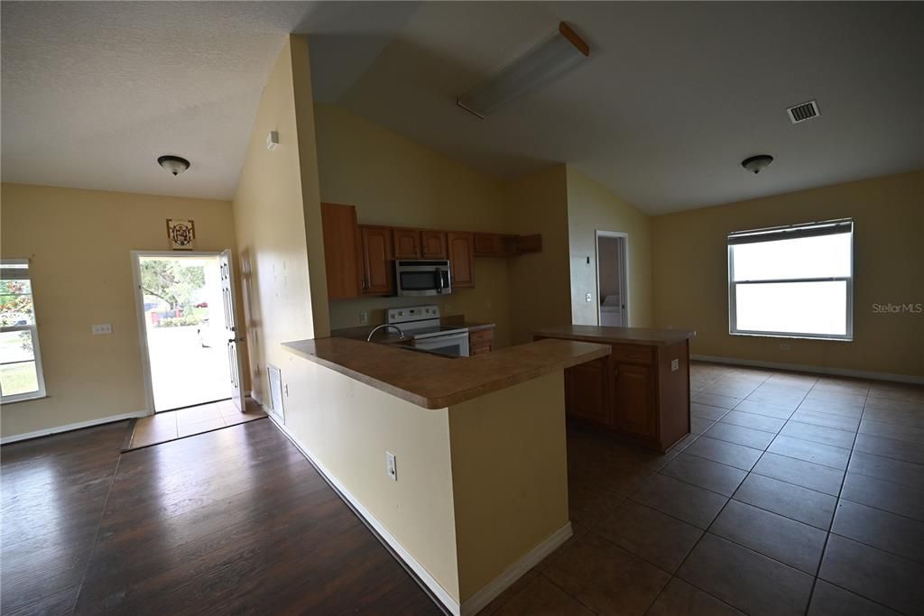 En Venta: $330,000 (3 camas, 2 baños, 1419 Pies cuadrados)