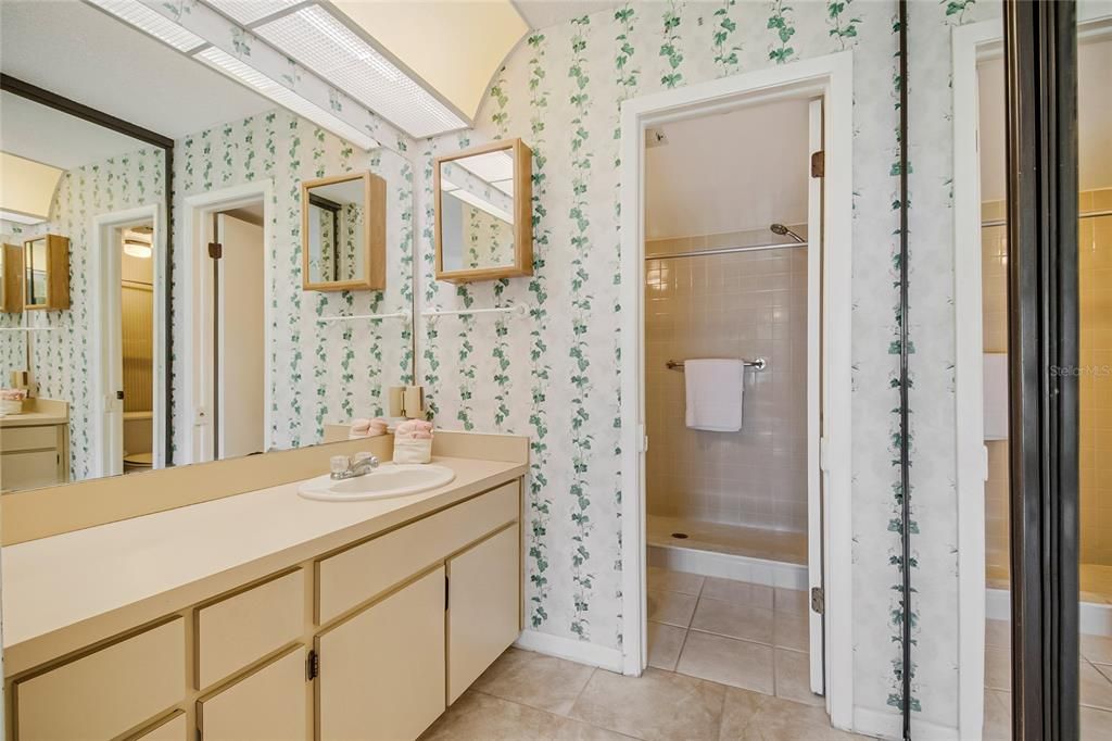 For Sale: $139,900 (2 beds, 2 baths, 1341 Square Feet)