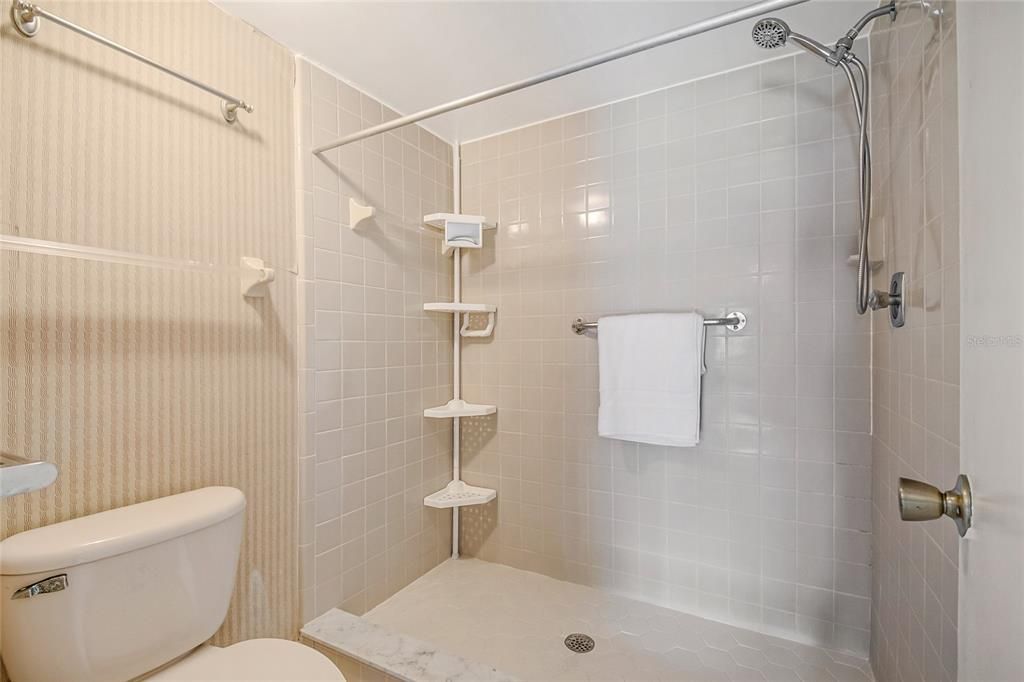 For Sale: $139,900 (2 beds, 2 baths, 1341 Square Feet)