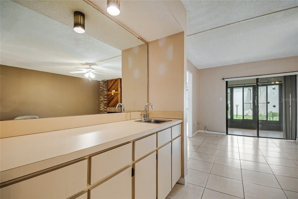 For Sale: $139,900 (2 beds, 2 baths, 1341 Square Feet)