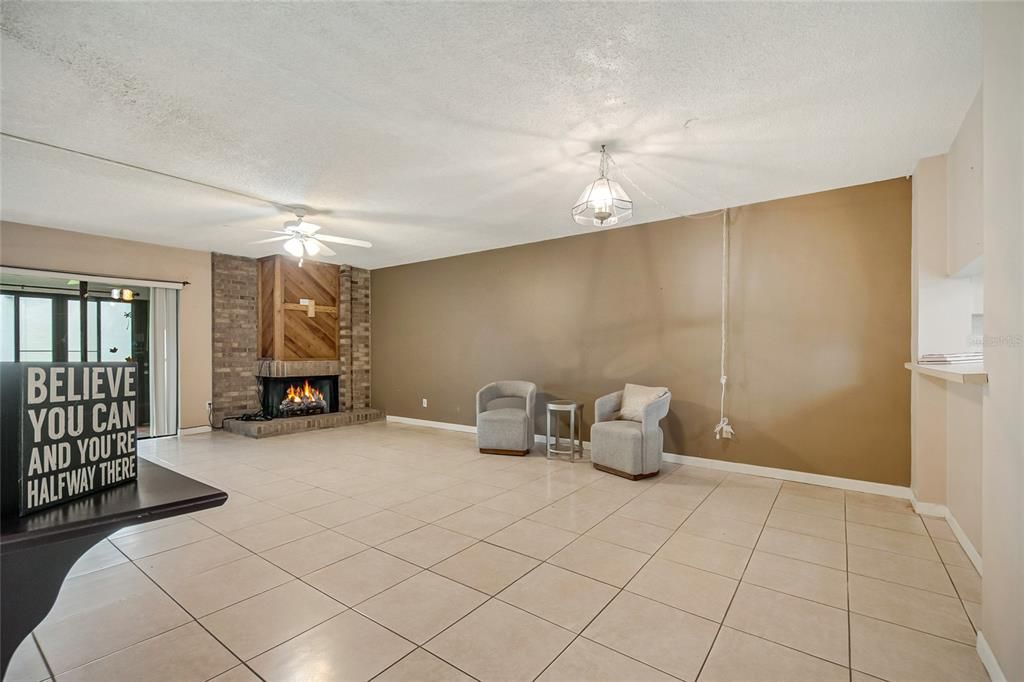 For Sale: $139,900 (2 beds, 2 baths, 1341 Square Feet)