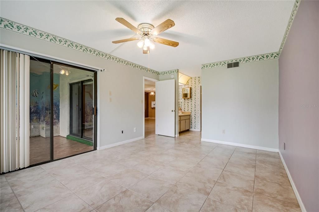 For Sale: $139,900 (2 beds, 2 baths, 1341 Square Feet)